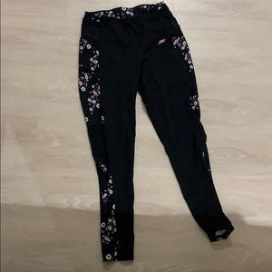 Black floral athletic leggings
